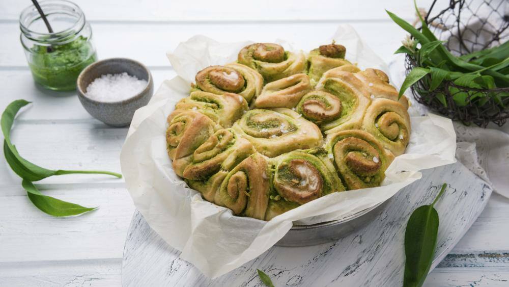 Hefe-Schnecken mit Bärlauch-Pesto | Lowcarb.de